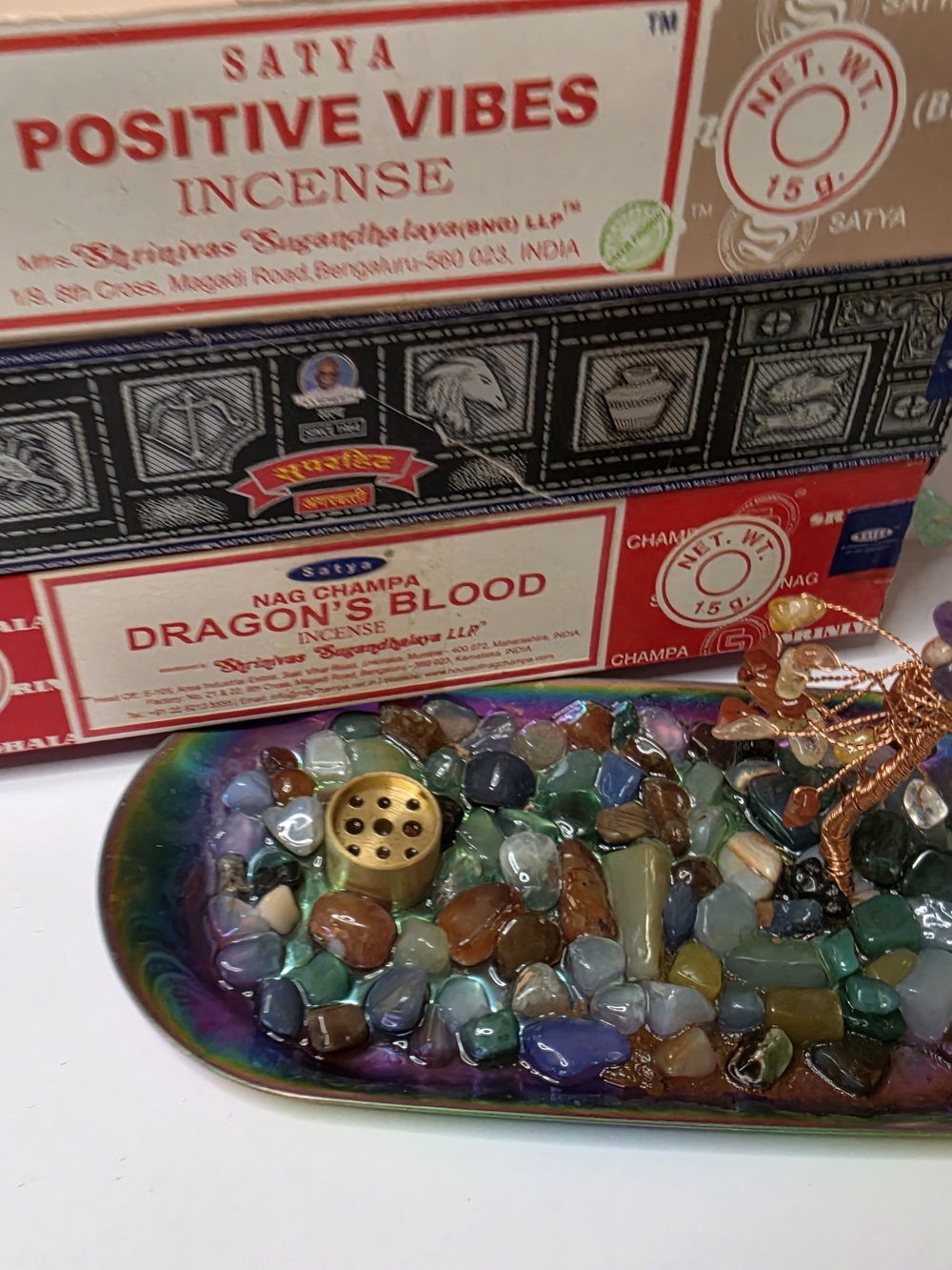 Satya Positive Vibes & Dragon's Blood Incense with Iridescent Stone Tray
